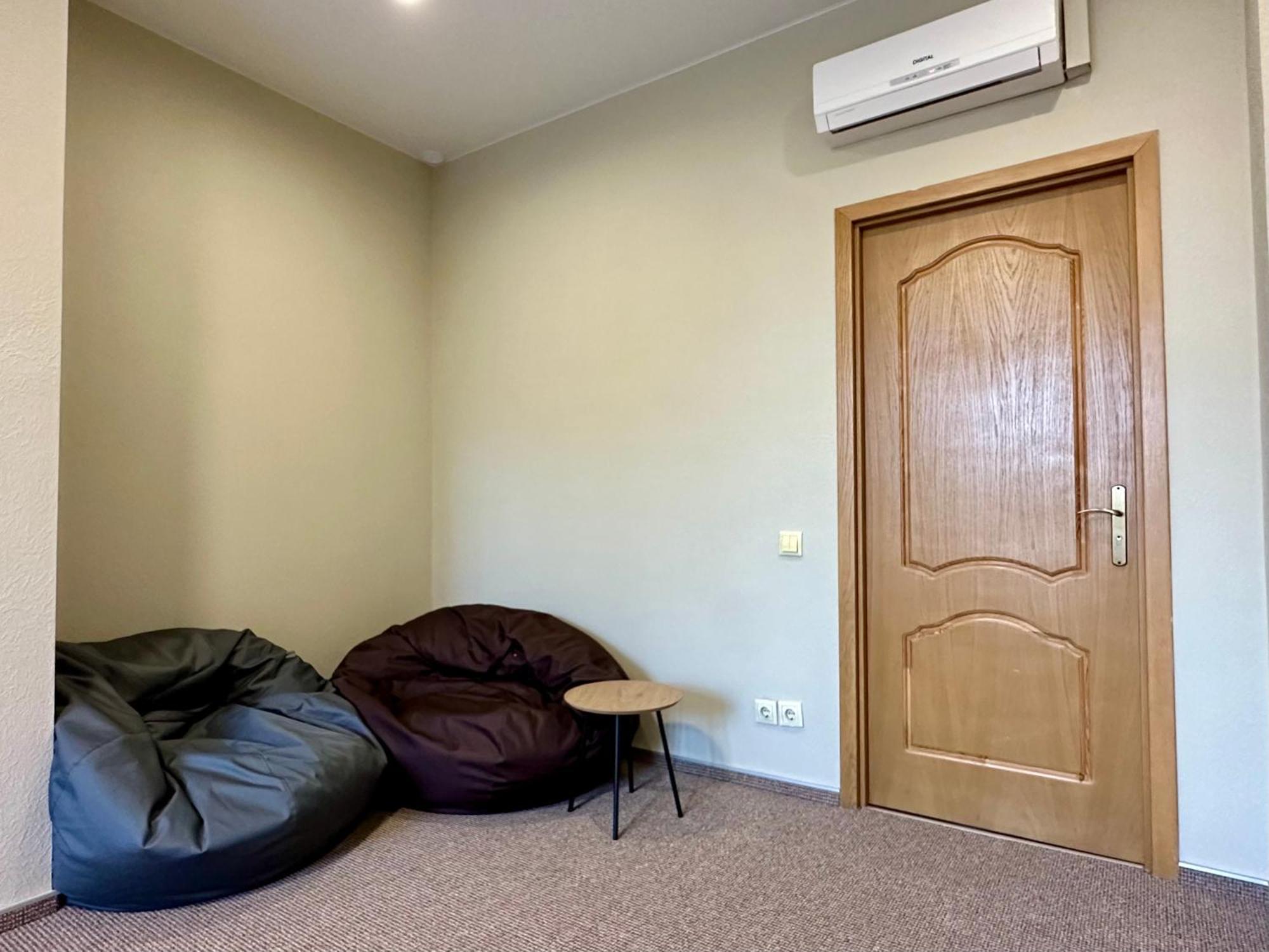 4Room Hostel キエフ エクステリア 写真